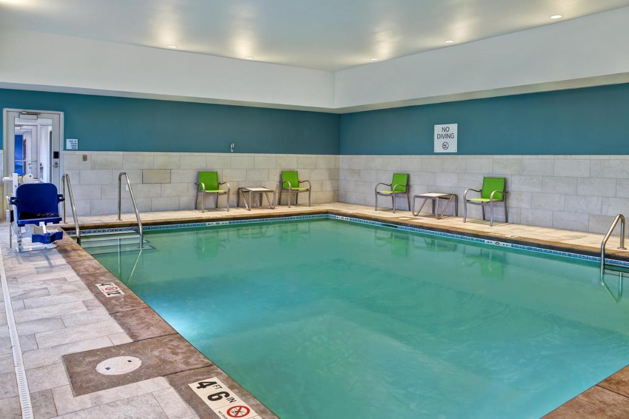 | Holiday Inn Express & Suites - Ottawa, an IHG Hotel