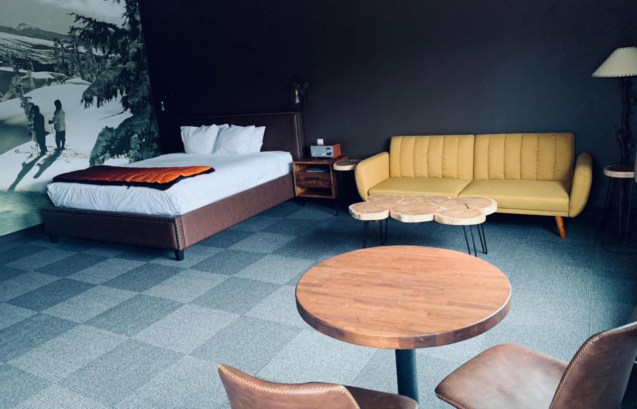 Bunk Crew King Pet Friendly at Campfire Hotel