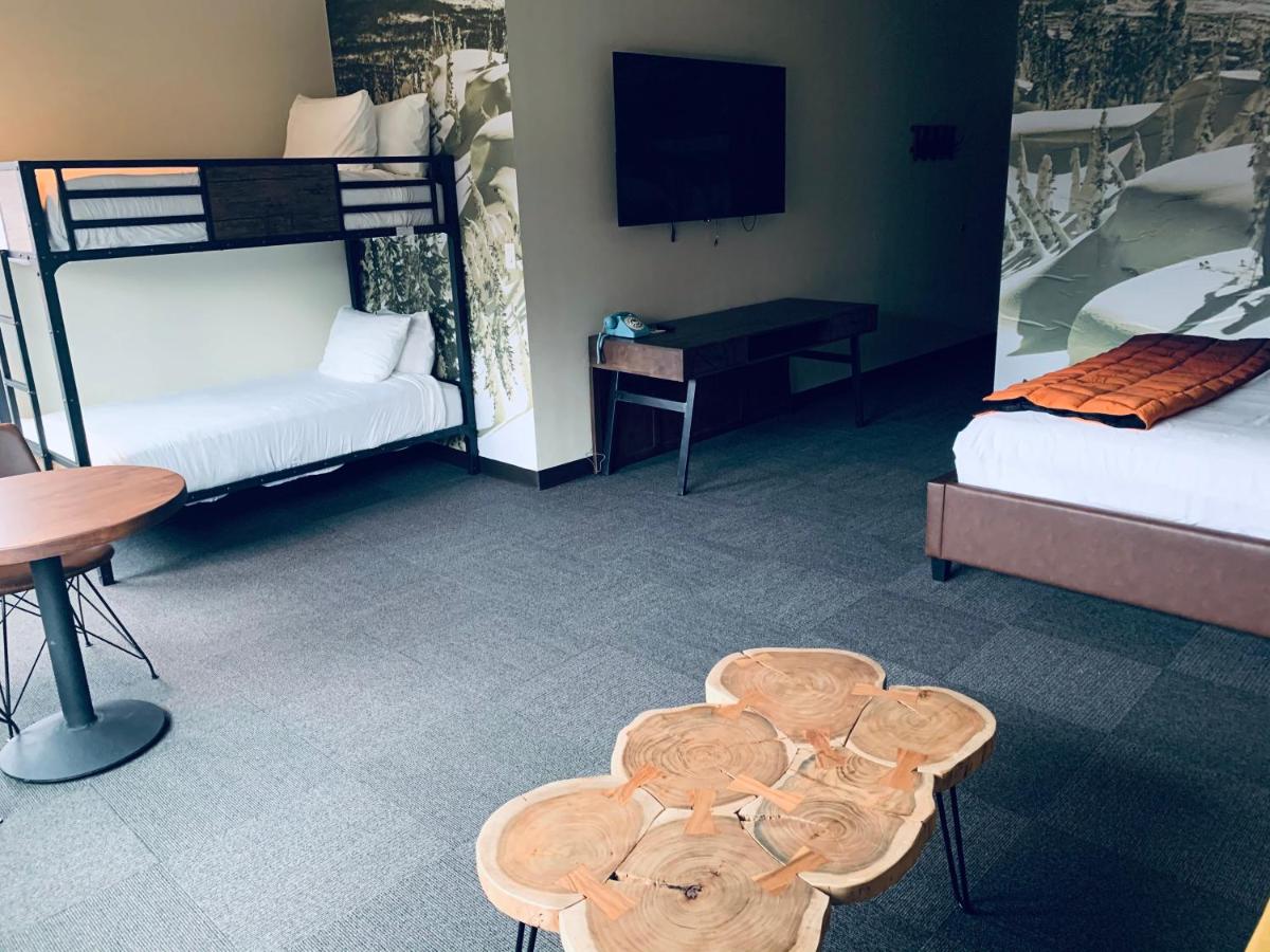 Bunk Crew King Pet Friendly at Campfire Hotel