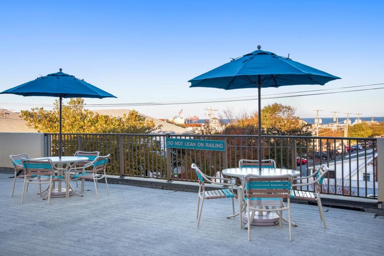 | Brighton Suites Hotel