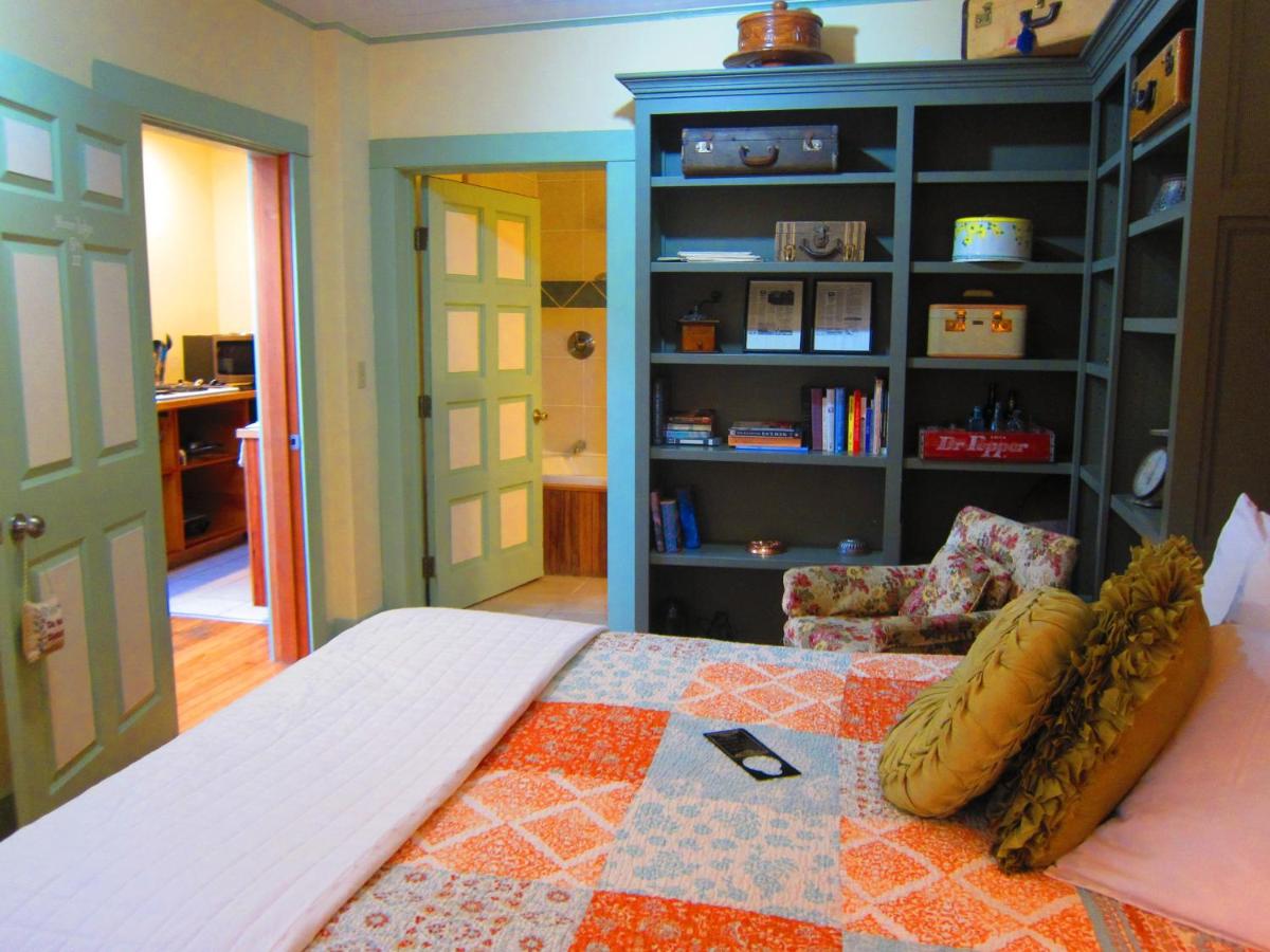  | Clementine's Guest House