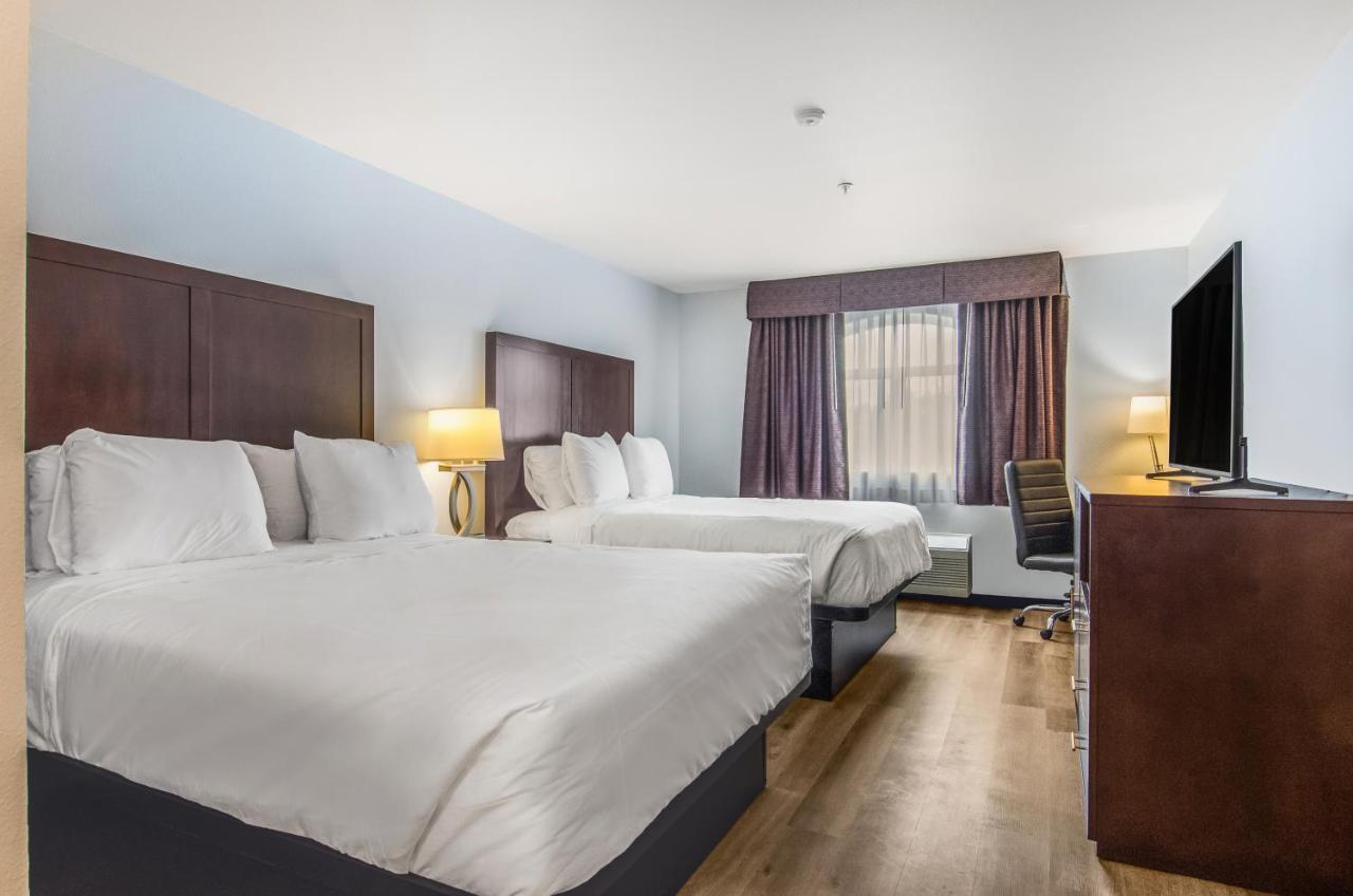 2 Queen Beds at Red Lion Inn & Suites Des Moines