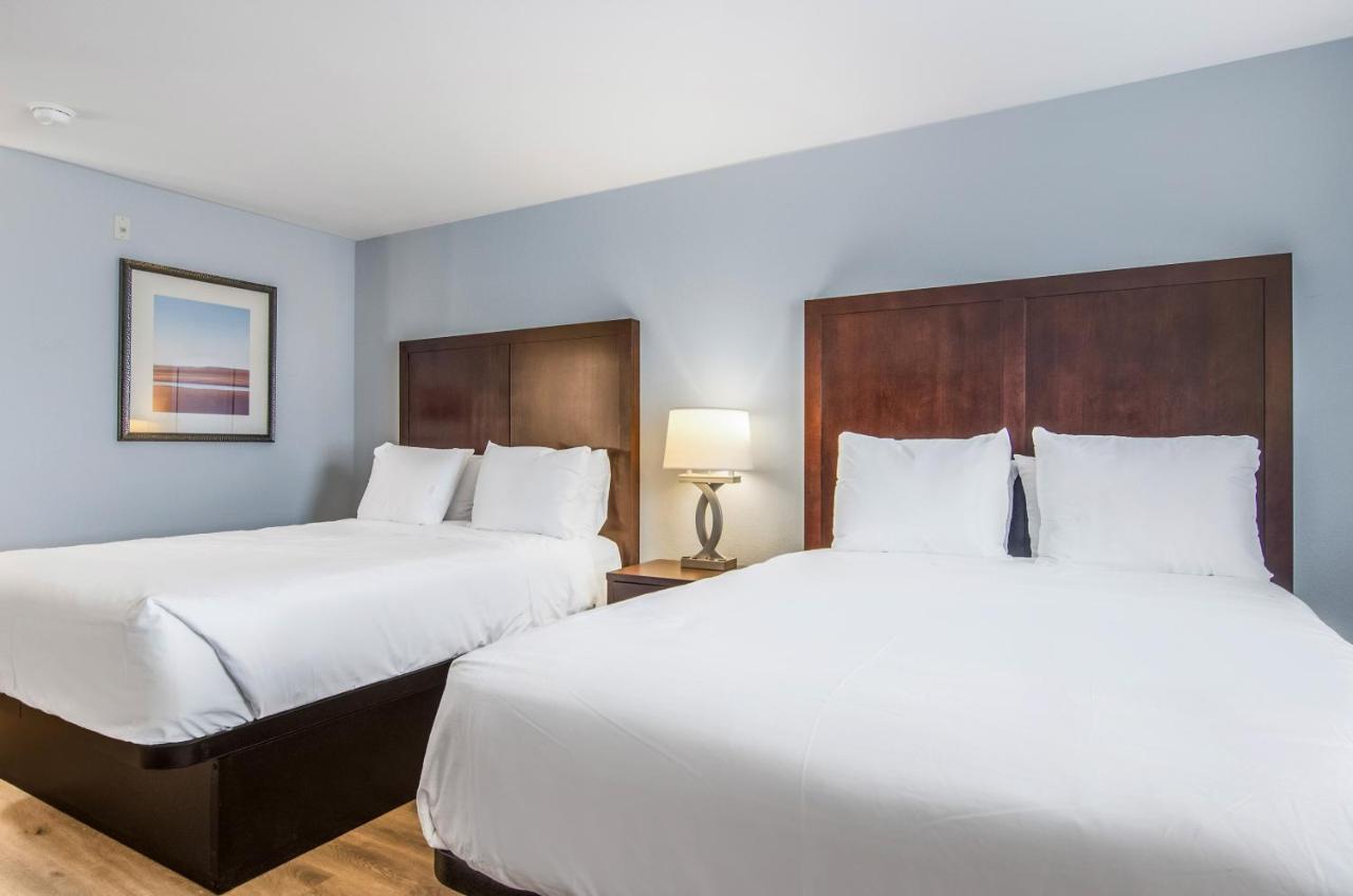 2 Queen Beds at Red Lion Inn & Suites Des Moines