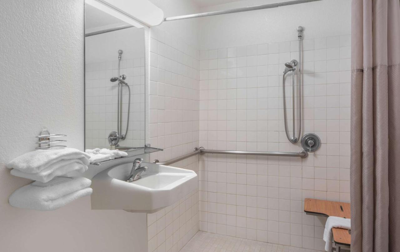 | Motel 6-Sepulveda, CA - Los Angeles - Van Nuys - North Hills