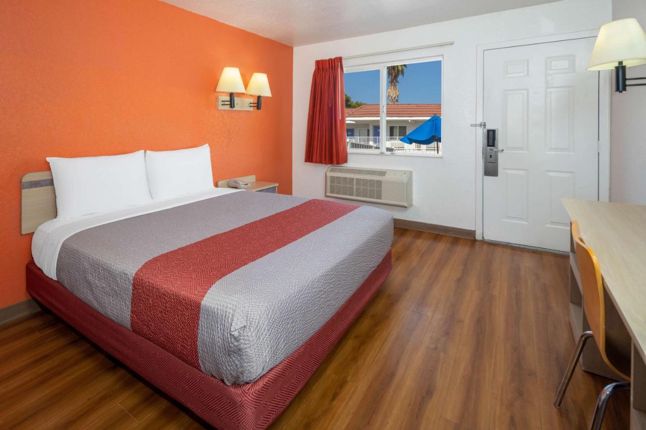 | Motel 6-Sepulveda, CA - Los Angeles - Van Nuys - North Hills