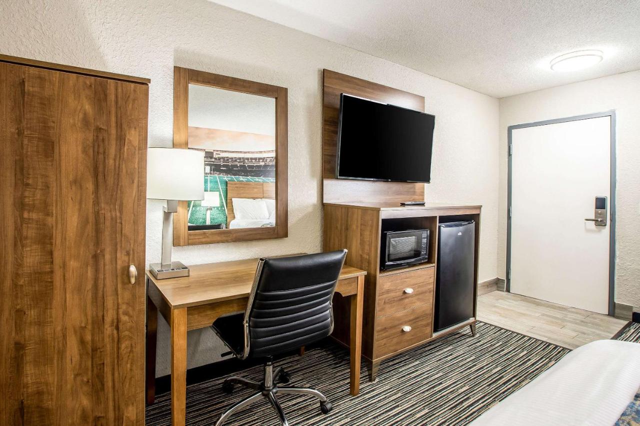 Double Room with Two Double Beds - Non-Smoking at Clarion Pointe East Lansing University Area