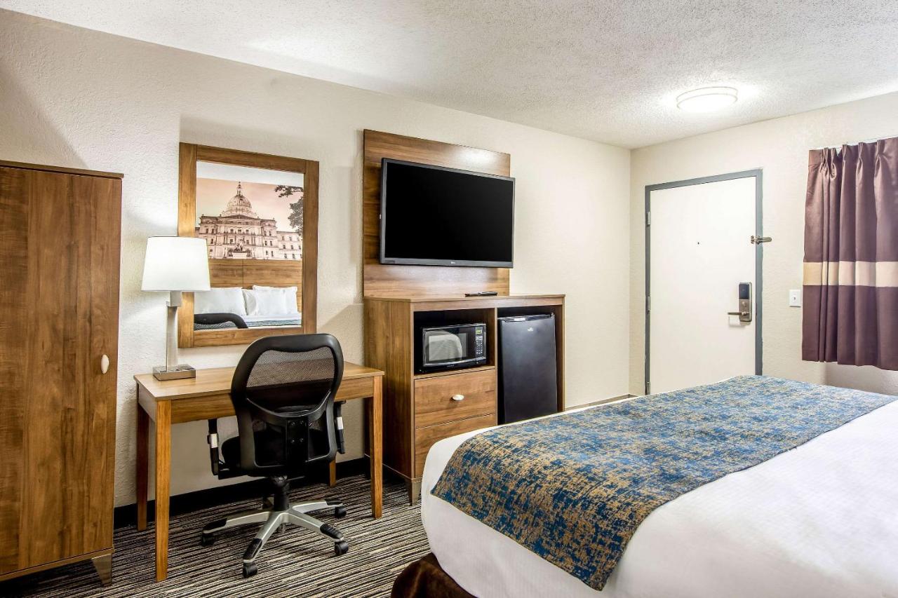 King Room - Accessible/Non-Smoking at Clarion Pointe East Lansing University Area