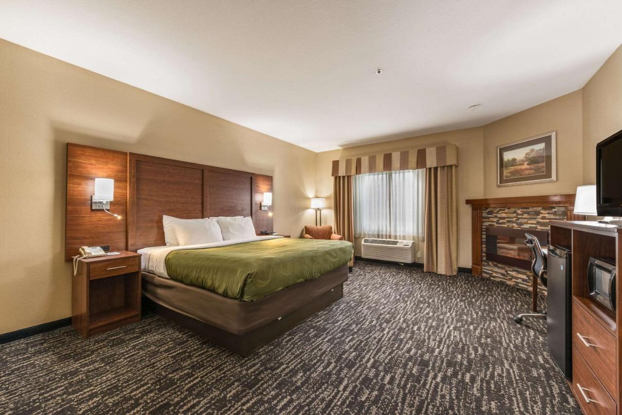 Deluxe King Room - Non-Smoking at Quality Inn & Suites Hendersonville - Flat Rock