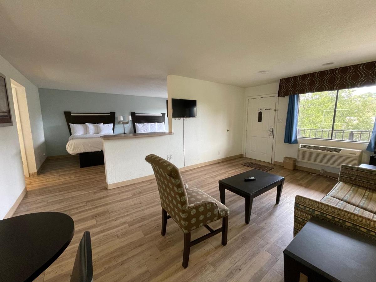  | Tricove Inn & Suites