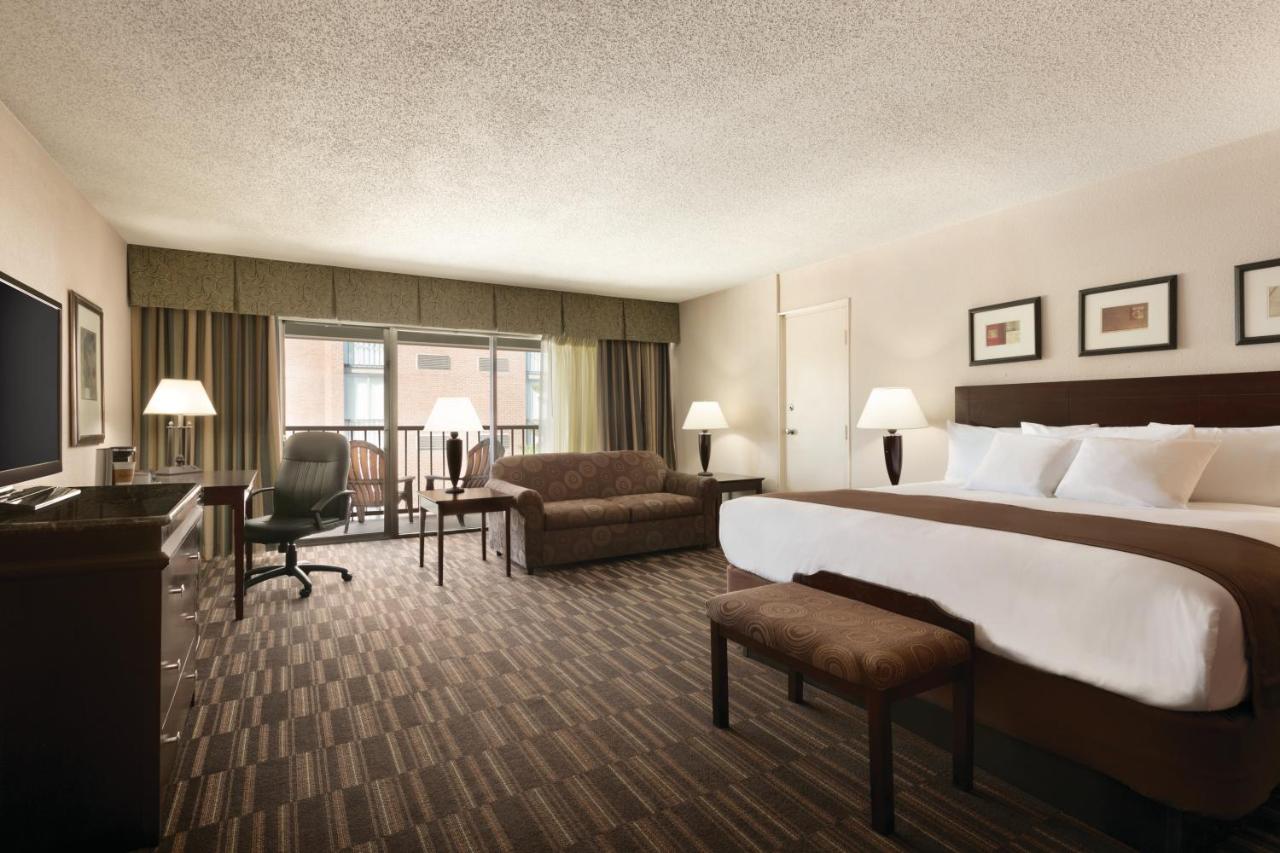 Studio King Suite with Sofa Bed - Non-Smoking at Radisson Hotel Louisville North