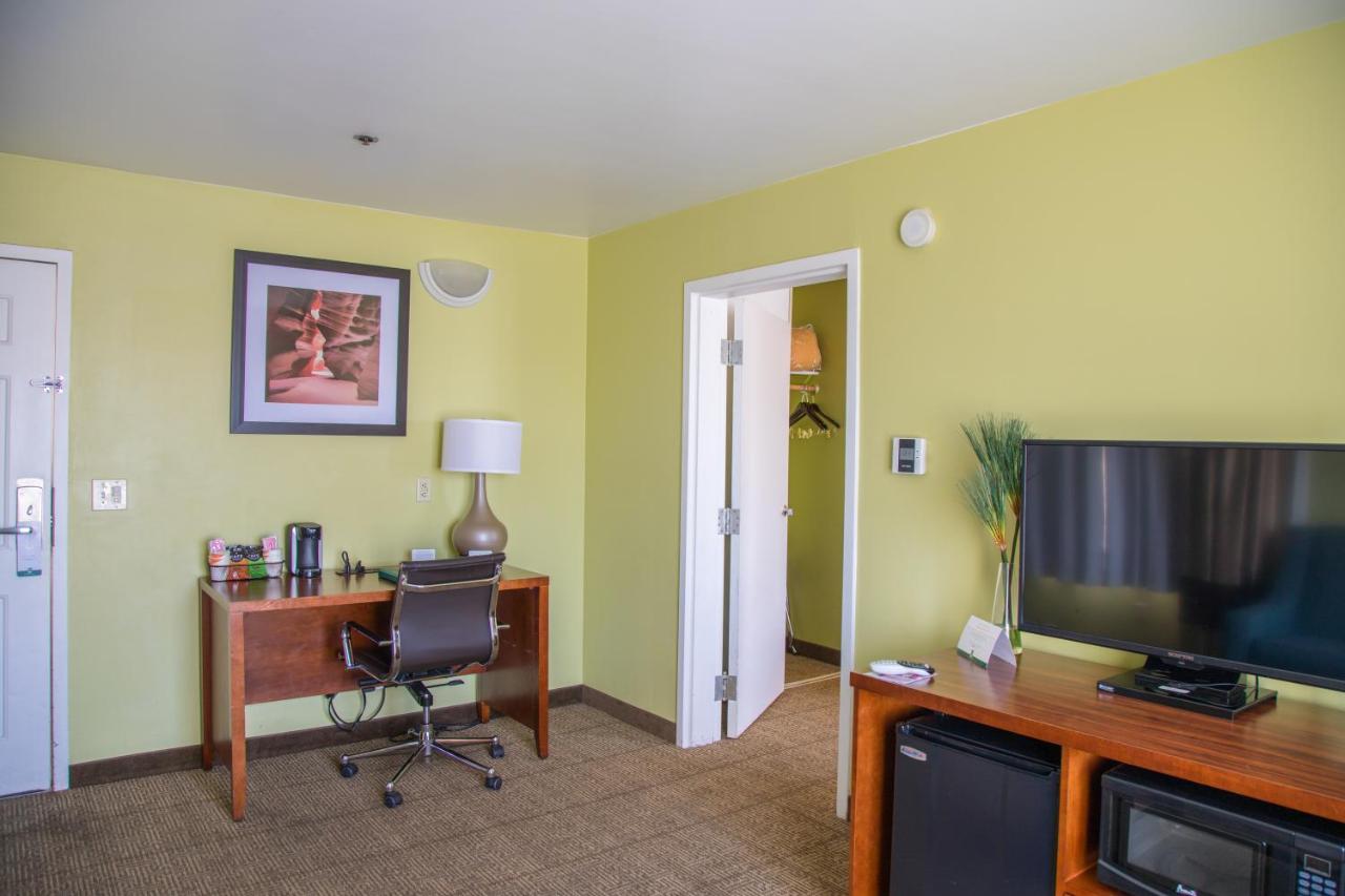 Efficiency King Suite - Accessible/Non-Smoking at Quality Inn Merced Gateway to Yosemite