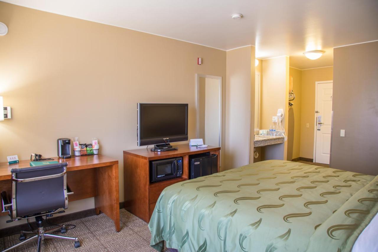 Queen Room - Accessible/Non-Smoking at Quality Inn Merced Gateway to Yosemite
