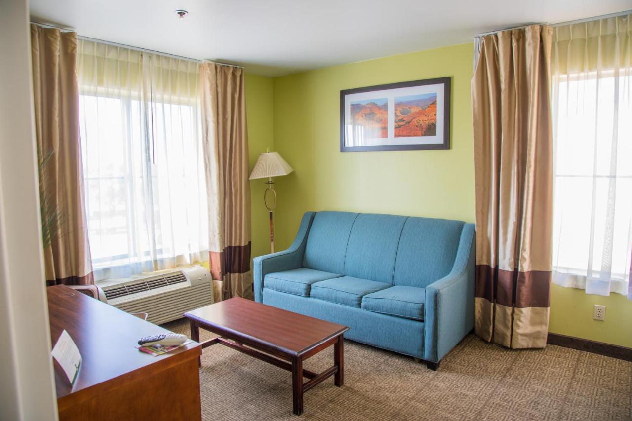 Efficiency King Suite - Accessible/Non-Smoking at Quality Inn Merced Gateway to Yosemite