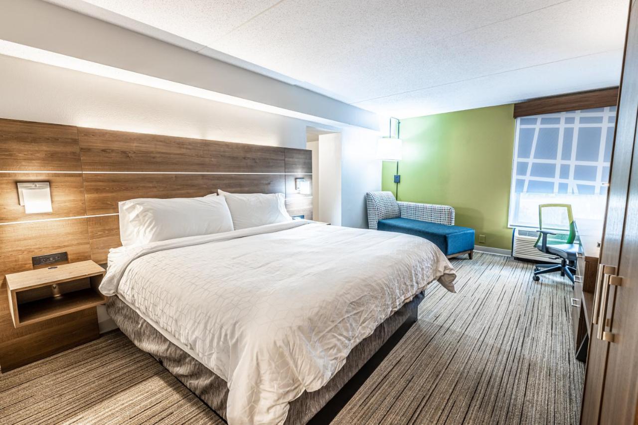 Executive King Room - Non-Smoking at Holiday Inn Express Indianapolis South by IHG