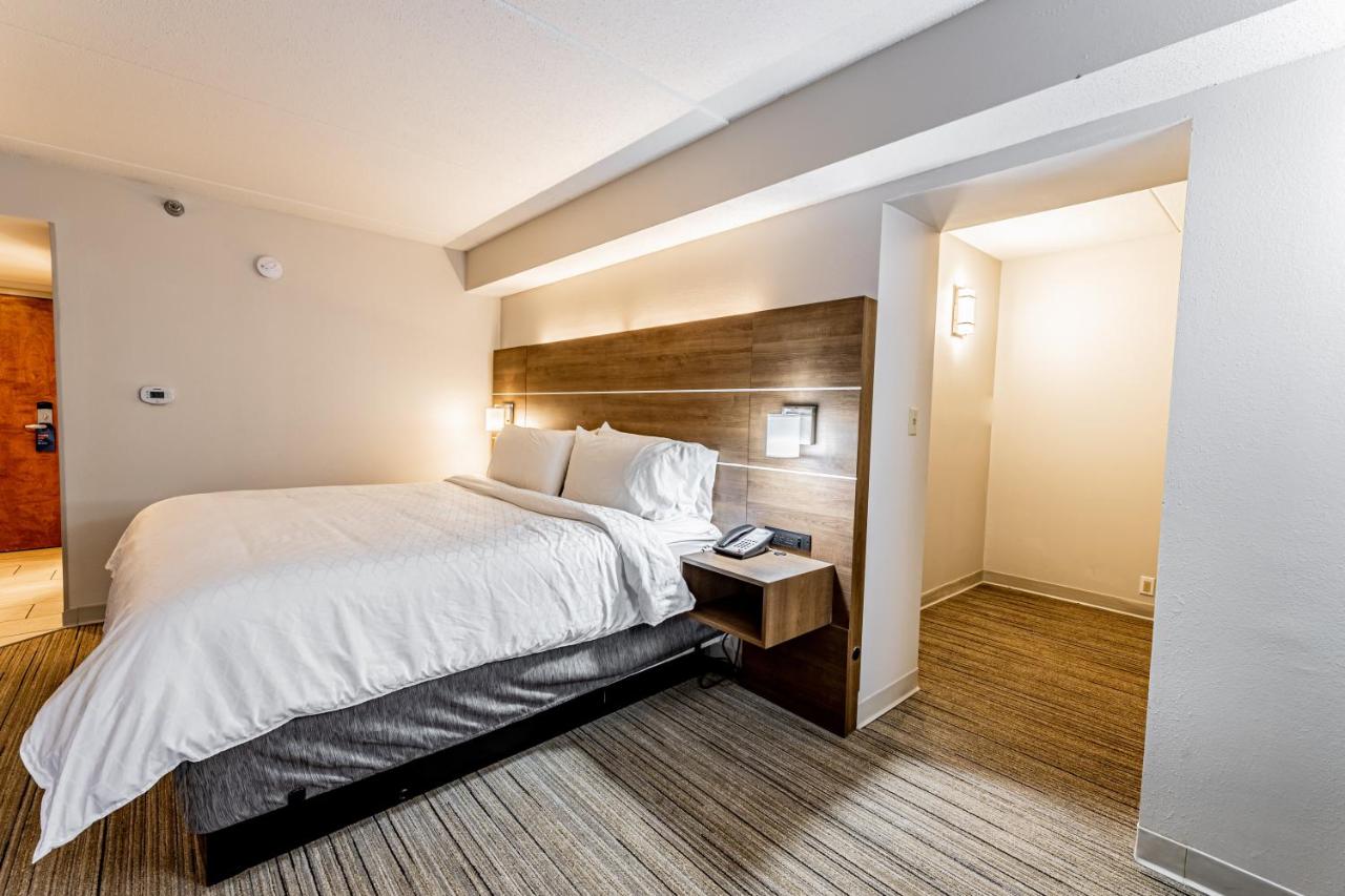 Executive King Room - Non-Smoking at Holiday Inn Express Indianapolis South by IHG