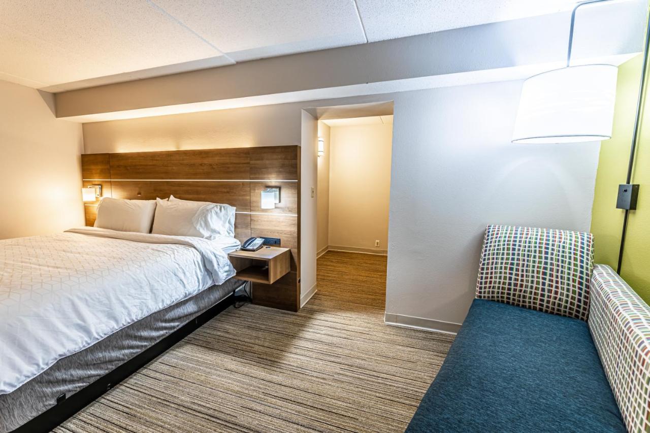 Executive King Room - Non-Smoking at Holiday Inn Express Indianapolis South by IHG