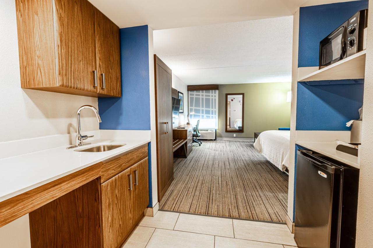 Deluxe King Room - Mobility Access at Holiday Inn Express Indianapolis South by IHG