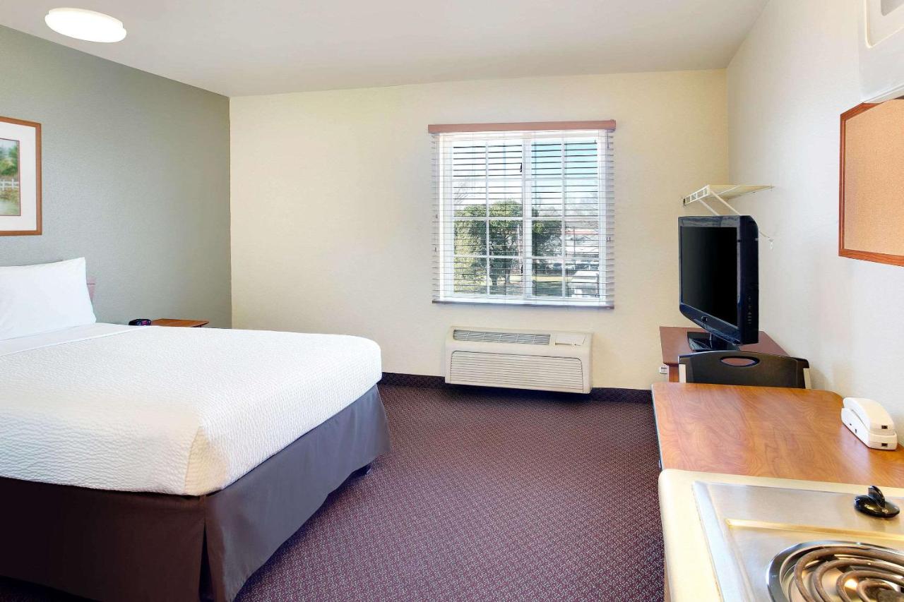 Standard Double Room with Roll-In Shower - Disability Access/Non-Smoking at WoodSpring Suites Baton Rouge East I-12