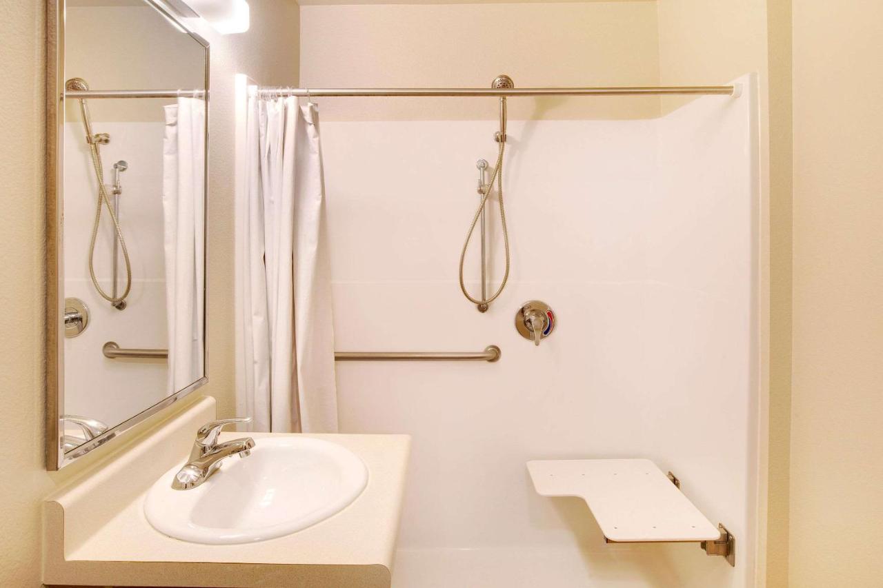 Standard Double Room with Tub - Disability Access/Non-Smoking at WoodSpring Suites Baton Rouge East I-12