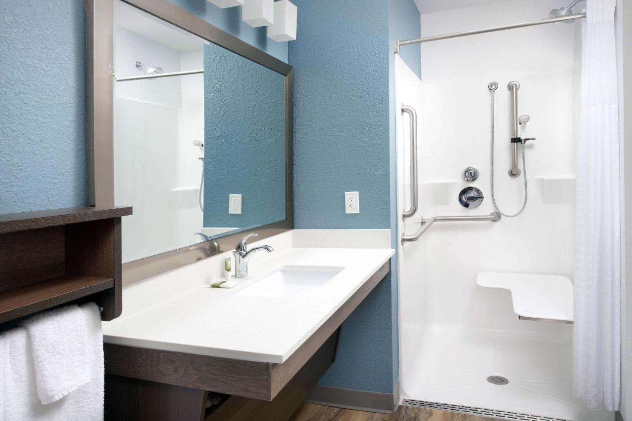 Queen Room with Roll-In Shower - Disability Access/Non-Smoking at WoodSpring Suites Austin South Central I-35