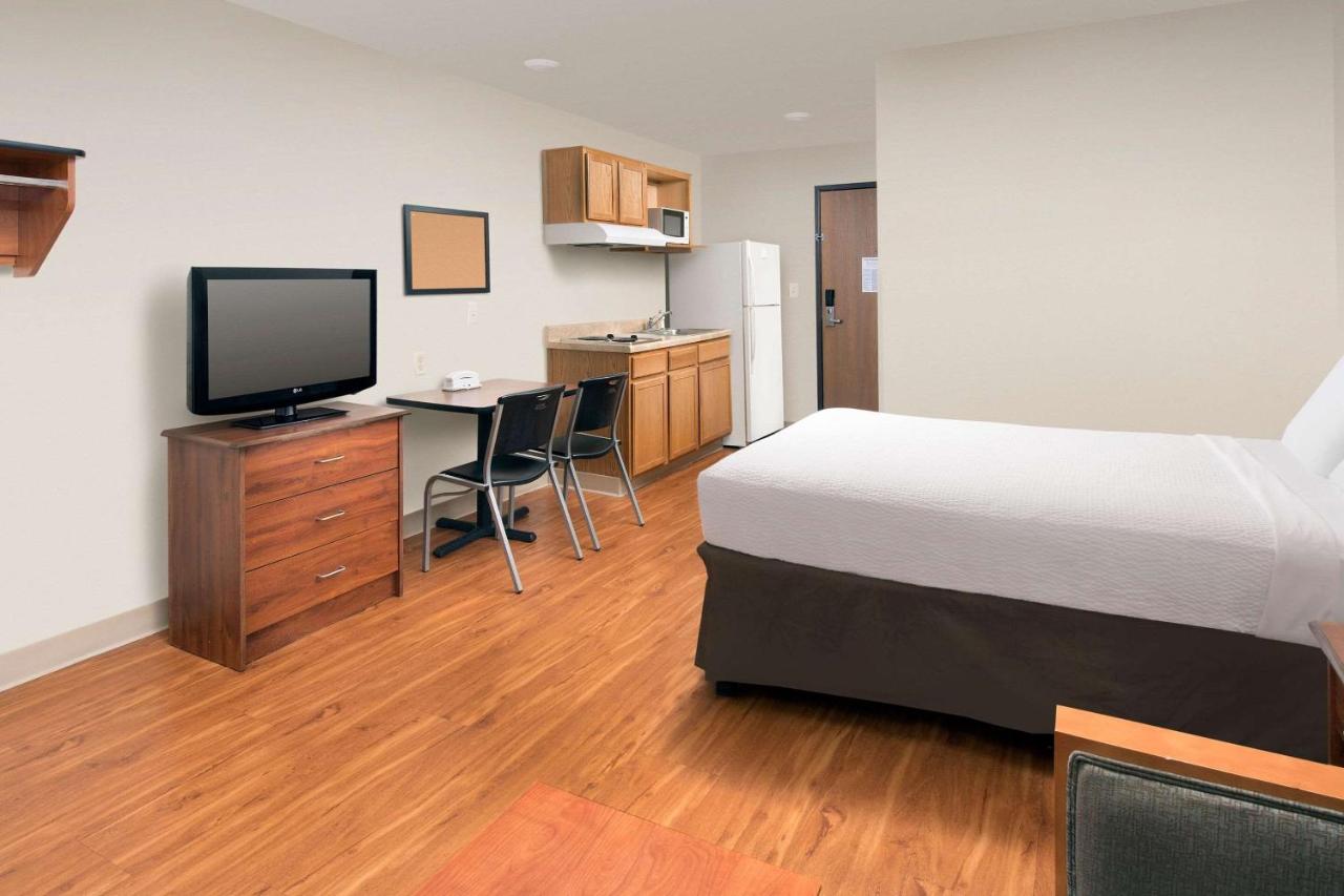Queen Room - Disability Access/Smoking at WoodSpring Suites Clarksville Ft Campbell