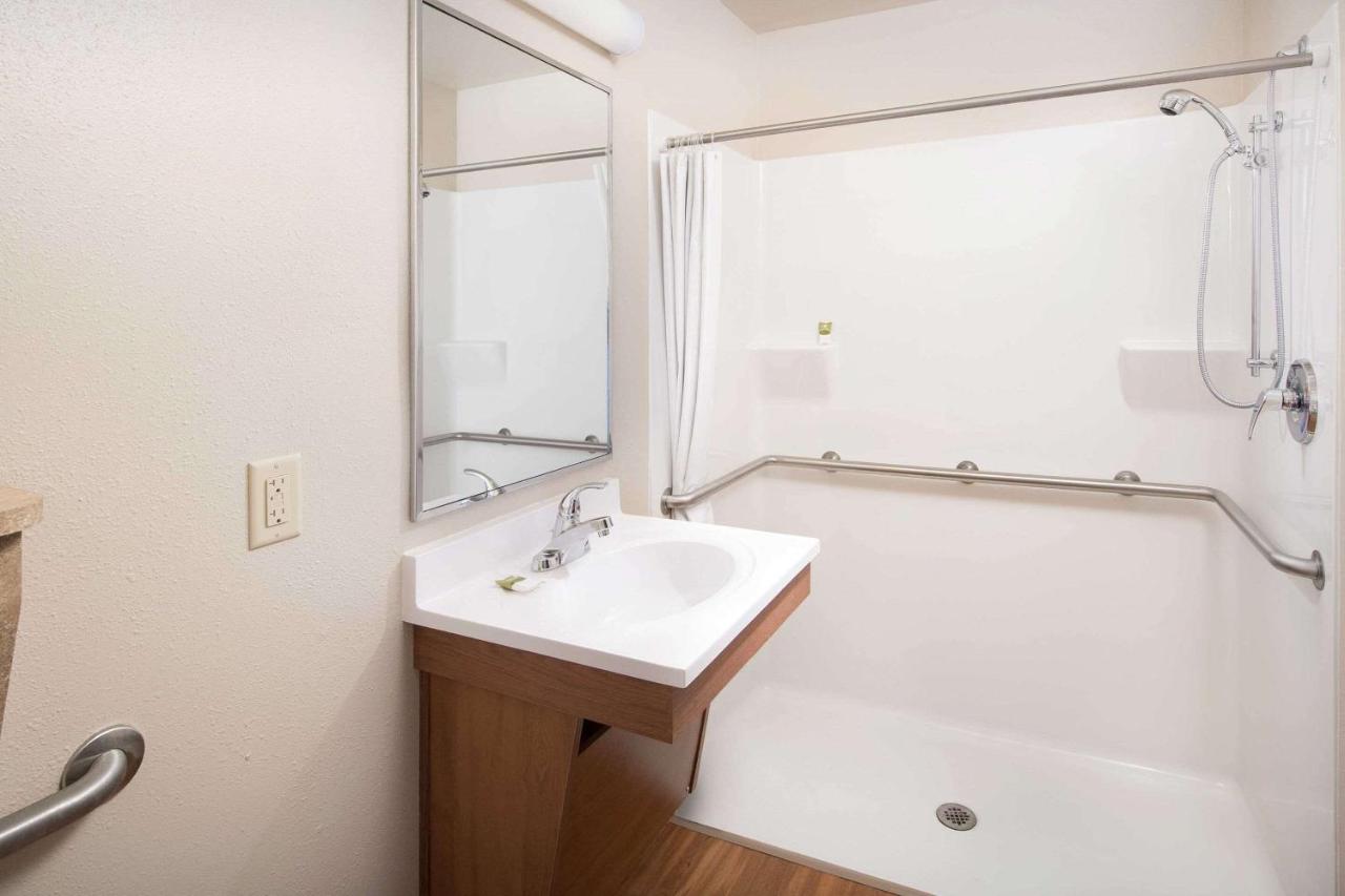 Double Room with Roll In Shower - Disability Access/Non-Smoking at WoodSpring Suites Memphis Southeast