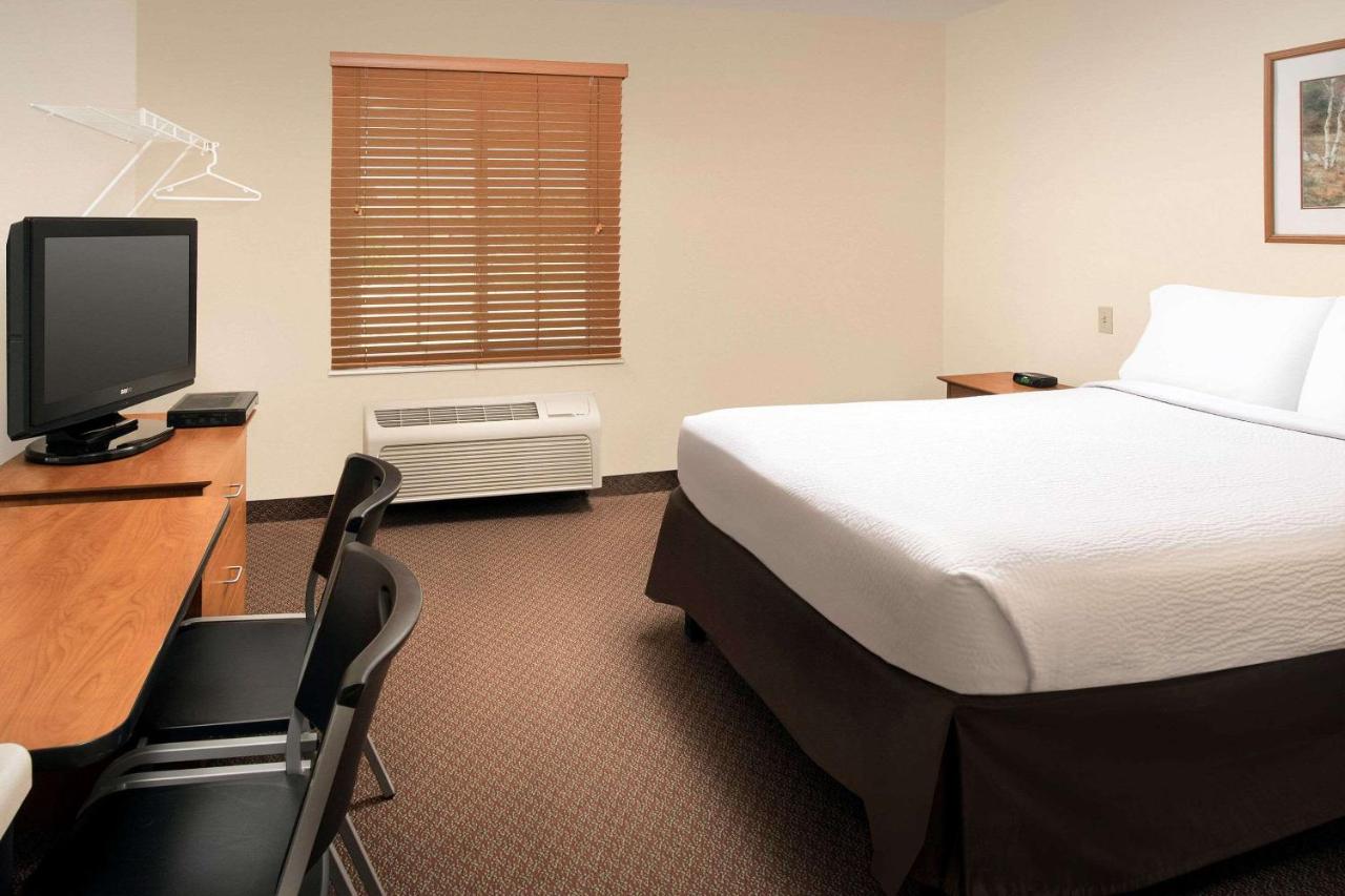 Standard Queen Room - Smoking at WoodSpring Suites Midland