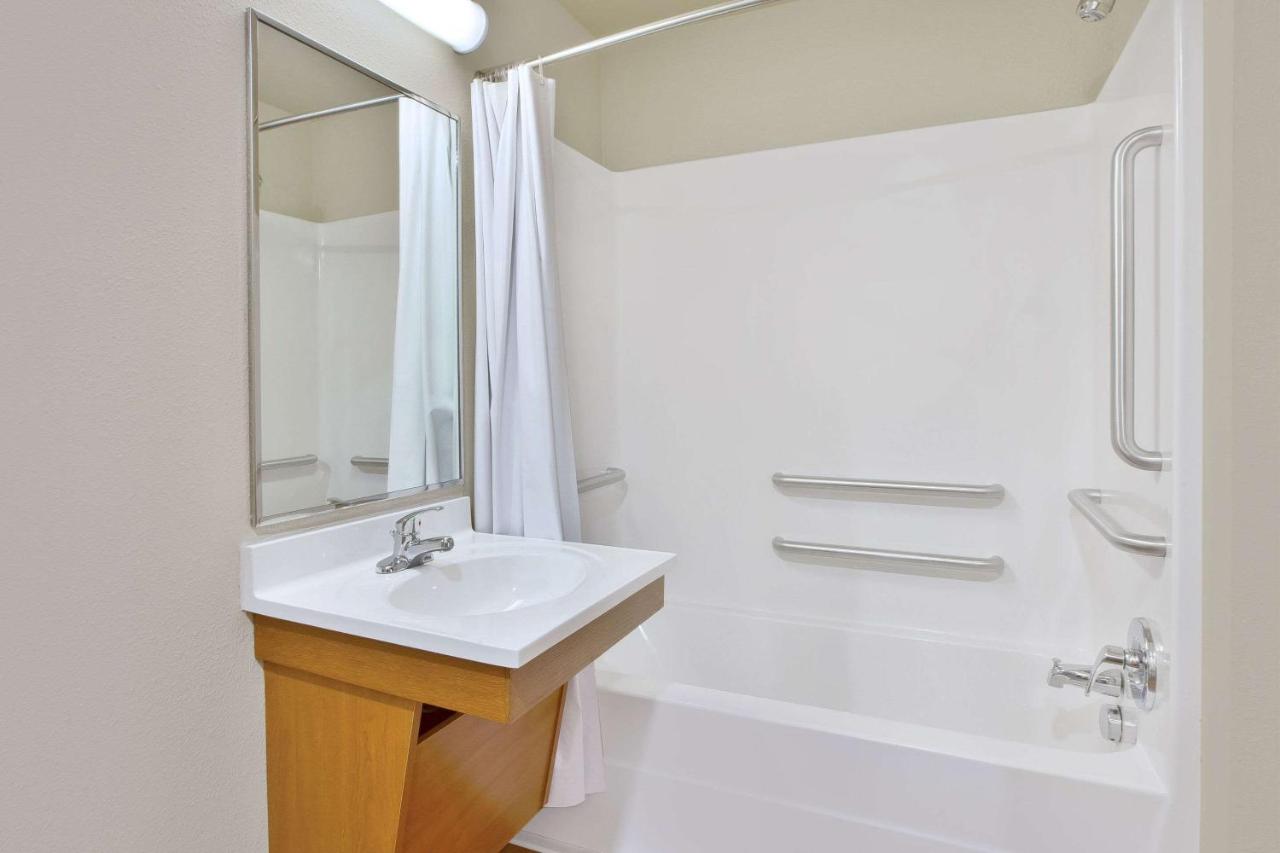 Queen Room - Disability Access/Smoking at WoodSpring Suites Midland