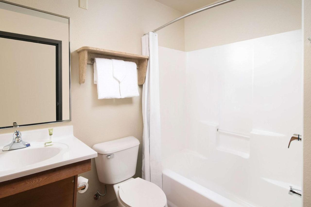 Standard Queen Room - Smoking at WoodSpring Suites Midland