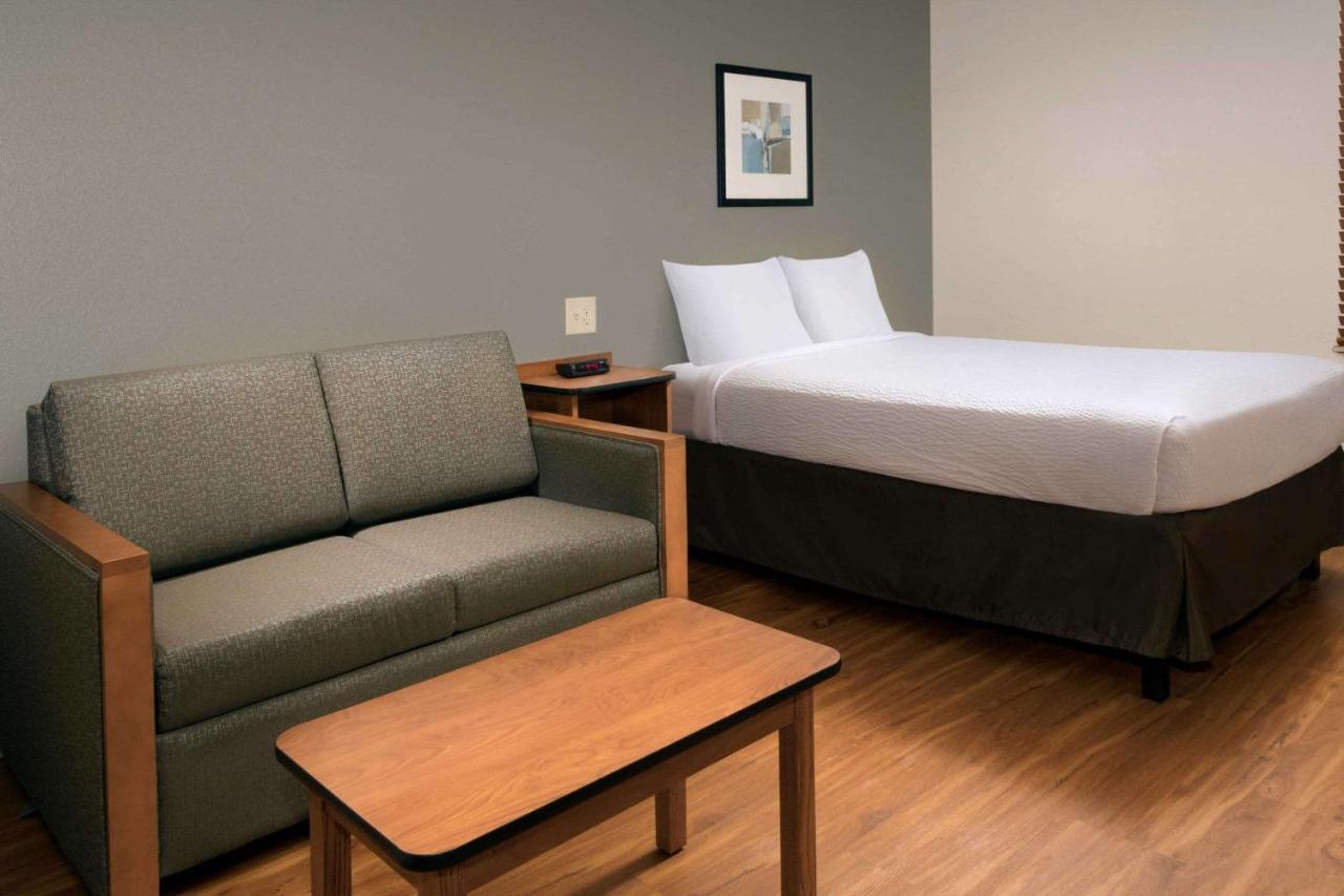 Queen Room with Tub - Disability Access/Non-Smoking at WoodSpring Suites Odessa