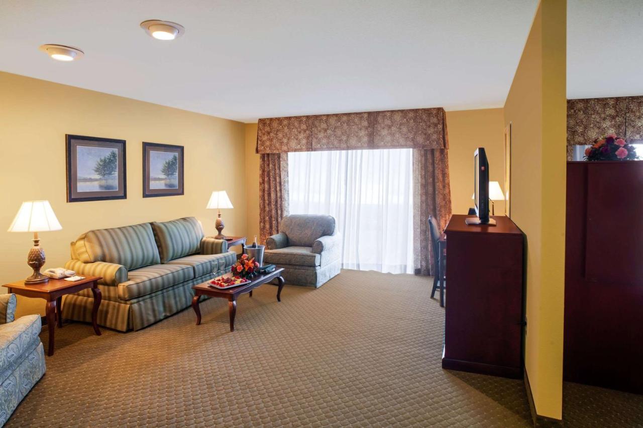 King Suite - Non-Smoking at Clarion Hotel & Suites Convention Center Fredericksburg