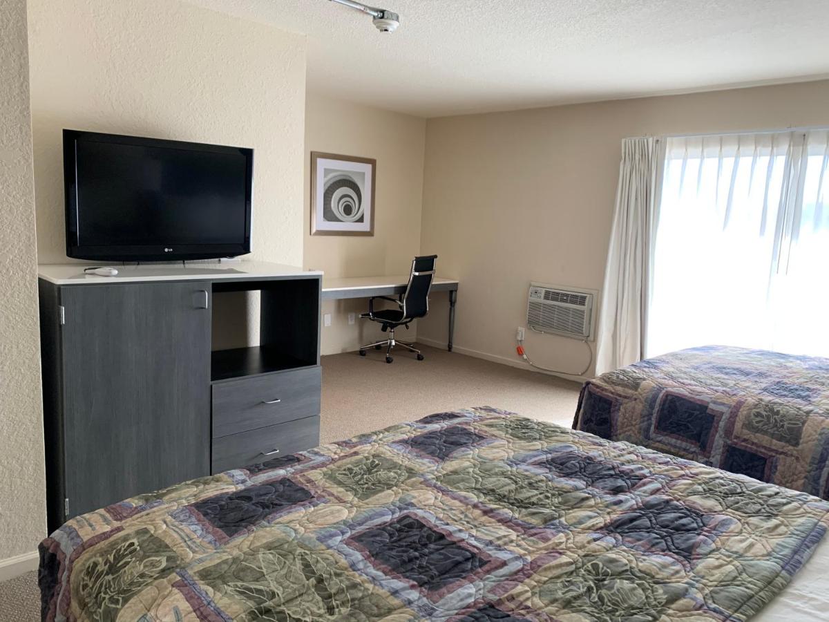 | Apple Valley Hotel & Lodge