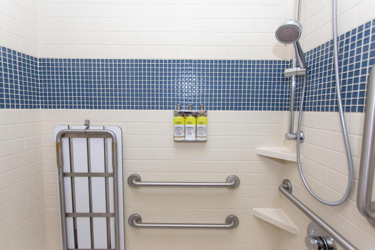 Queen Suite - Disability Access/Non-Smoking at Staybridge Suites Davenport, an IHG Hotel