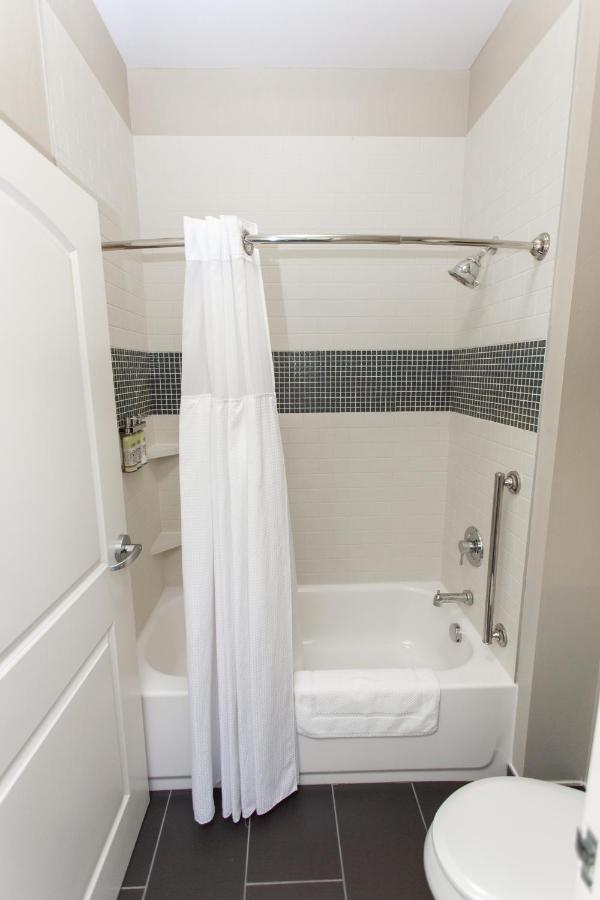 Queen Suite - Disability Access/Non-Smoking at Staybridge Suites Davenport, an IHG Hotel