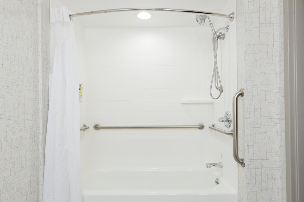 | Holiday Inn Express Hotel & Suites Montgomery Boyd-Cooper Parkway, an IHG Hotel
