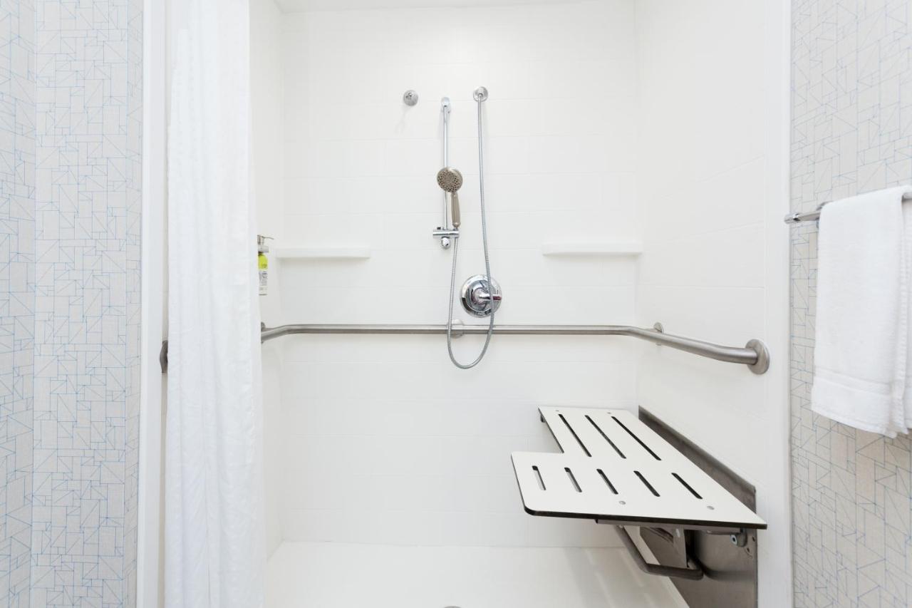 | Holiday Inn Express Hotel & Suites Montgomery Boyd-Cooper Parkway, an IHG Hotel