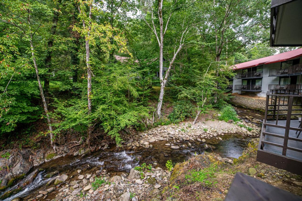Double Room with Two Double Beds - Accessible at Bear Creek Inn Gatlinburg, TN