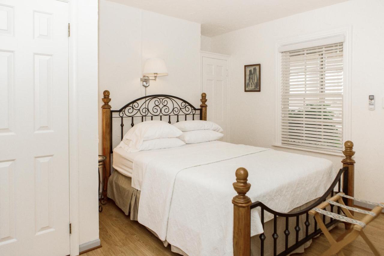 | James Buchanan Hotel