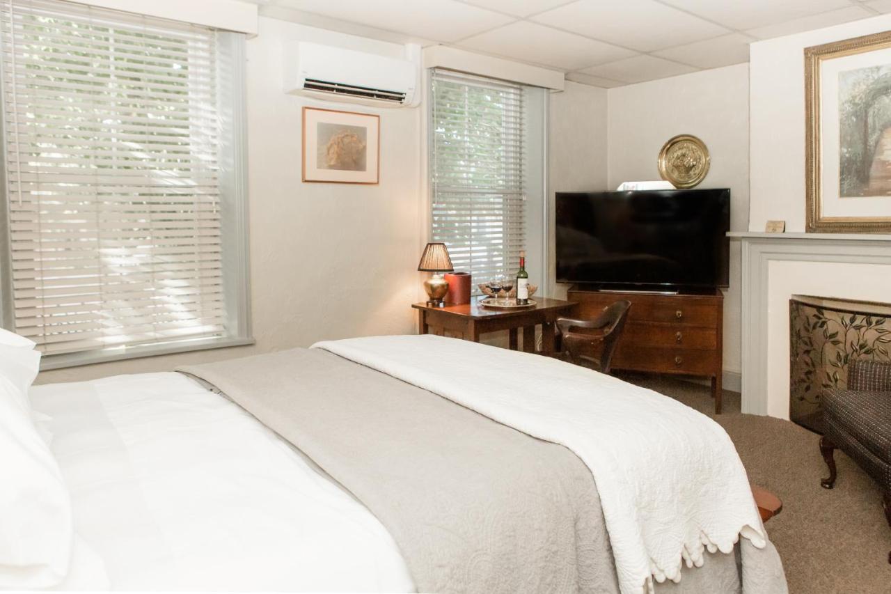 | James Buchanan Hotel