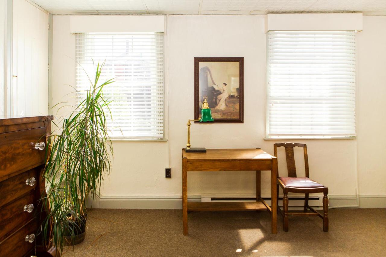 | James Buchanan Hotel