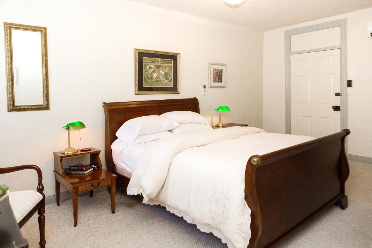 | James Buchanan Hotel