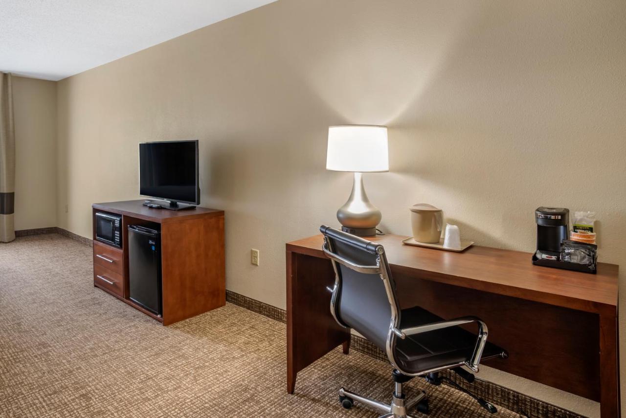 King Room - Non-Smoking at Comfort Inn & Suites Cambridge