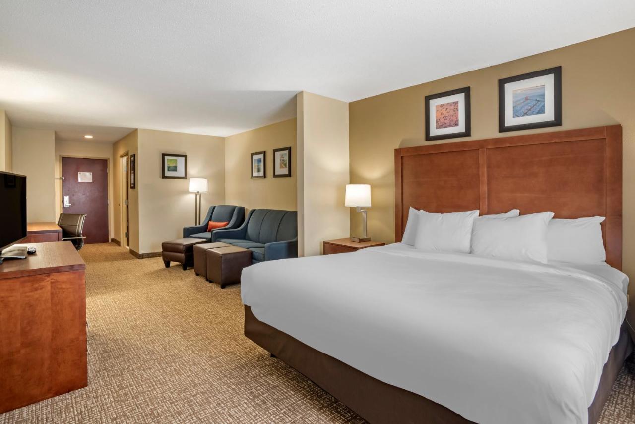King Room - Non-Smoking at Comfort Inn & Suites Cambridge