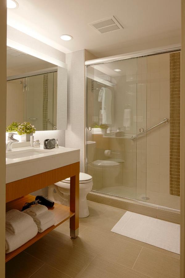 King Suite at Hyatt Place Boston/Seaport District