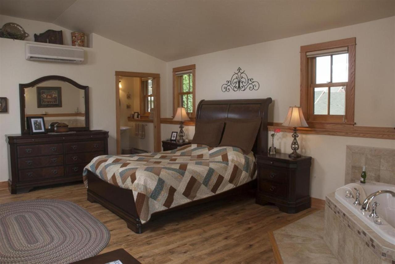  | Lake Orchard Farm Retreat