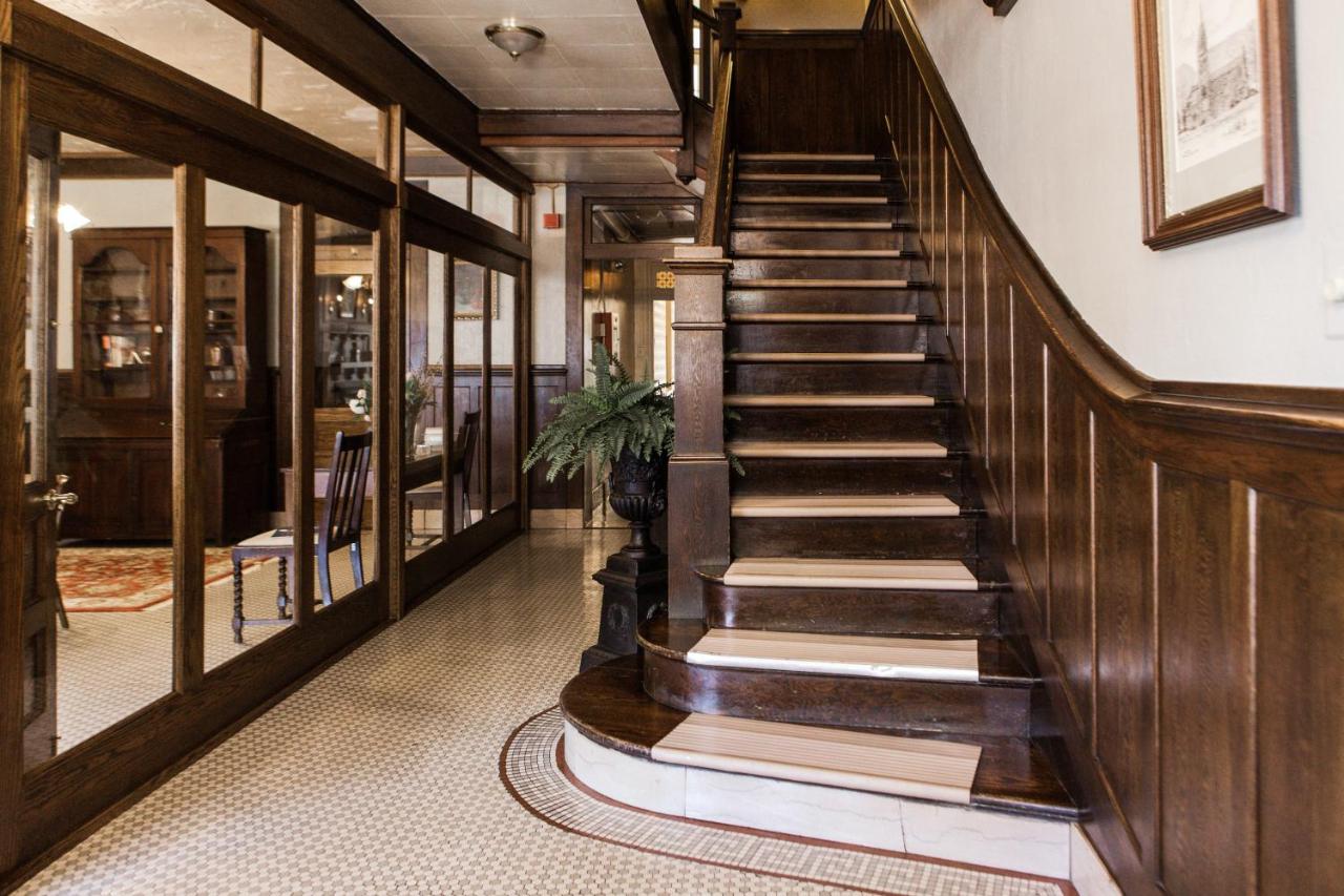 | James Buchanan Hotel