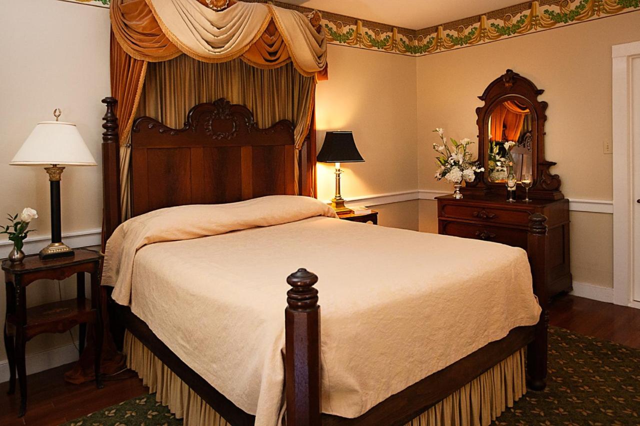  | Monmouth Historic Inn