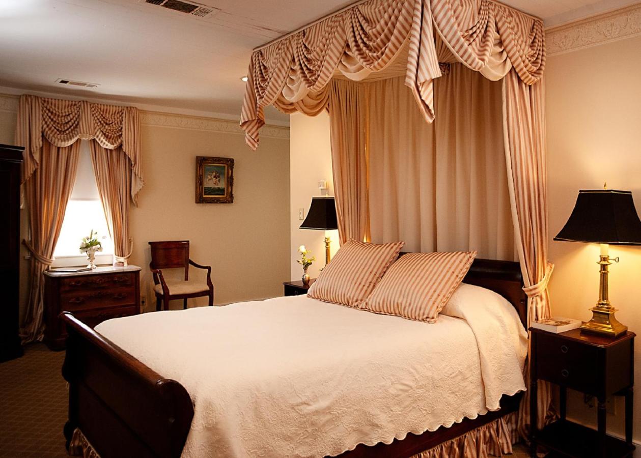  | Monmouth Historic Inn