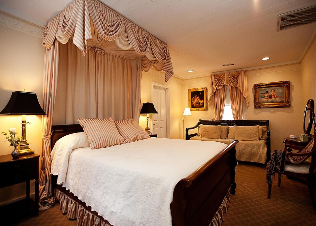  | Monmouth Historic Inn
