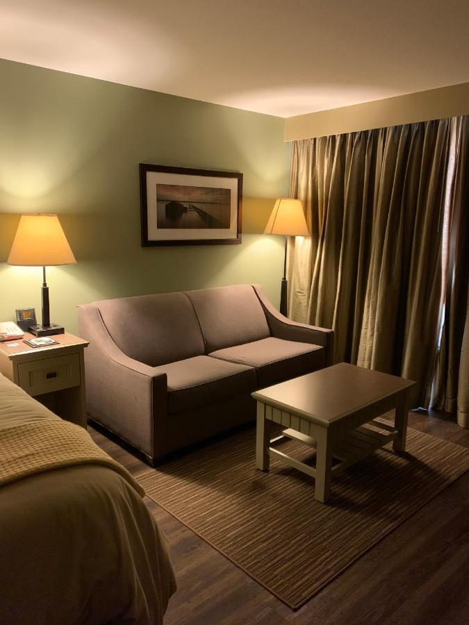 | 1000 Islands Harbor Hotel